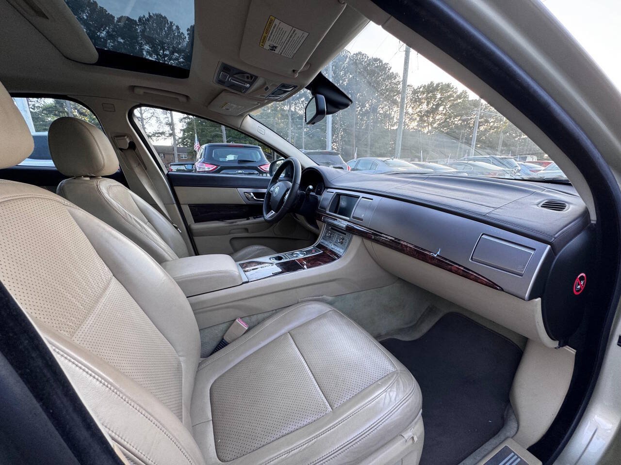 Used 2009 Jaguar XF Premium RWD image 11