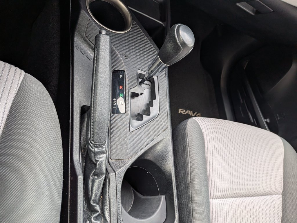 Used 2015 Toyota RAV4 LE FWD image 21