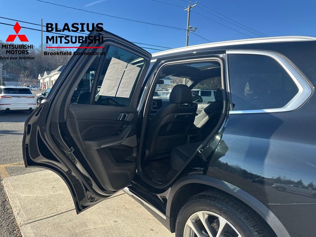 Used 2024 BMW X5 xDrive40i w/ Premium Package image 19