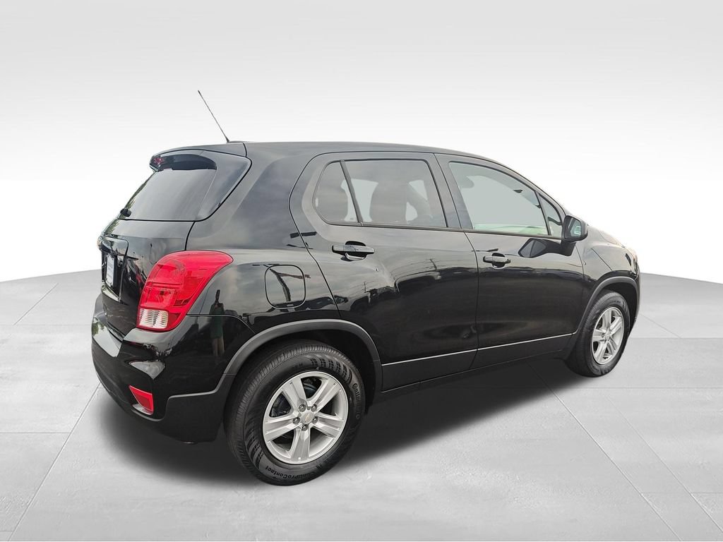 Used 2022 Chevrolet Trax LS w/ Tint and Cruise Package FWD image 5