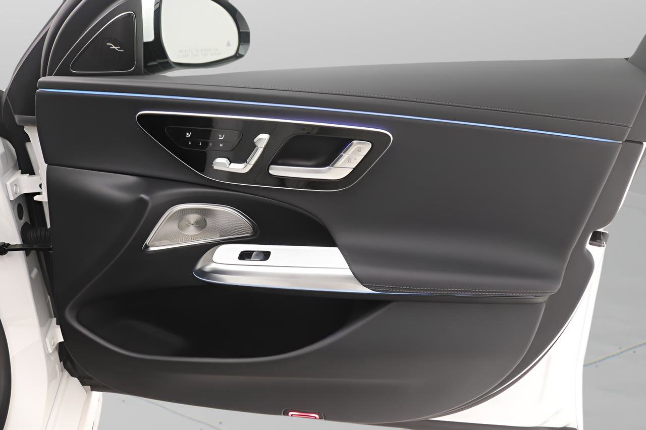 Used 2025 Mercedes-Benz E 350 4MATIC Sedan image 21