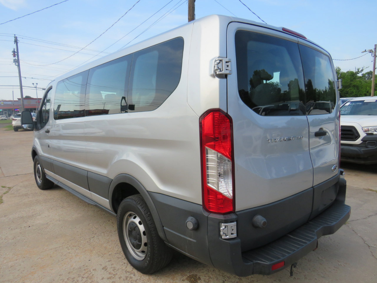 Used 2015 Ford Transit 350 XL RWD image 7