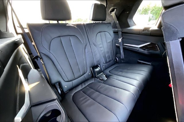 Used 2021 BMW X7 M50i w/ Executive Package AWD/4WD image 28