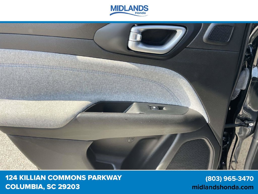 Used 2025 Jeep Compass Latitude w/ Sun & Sound Group AWD/4WD image 13