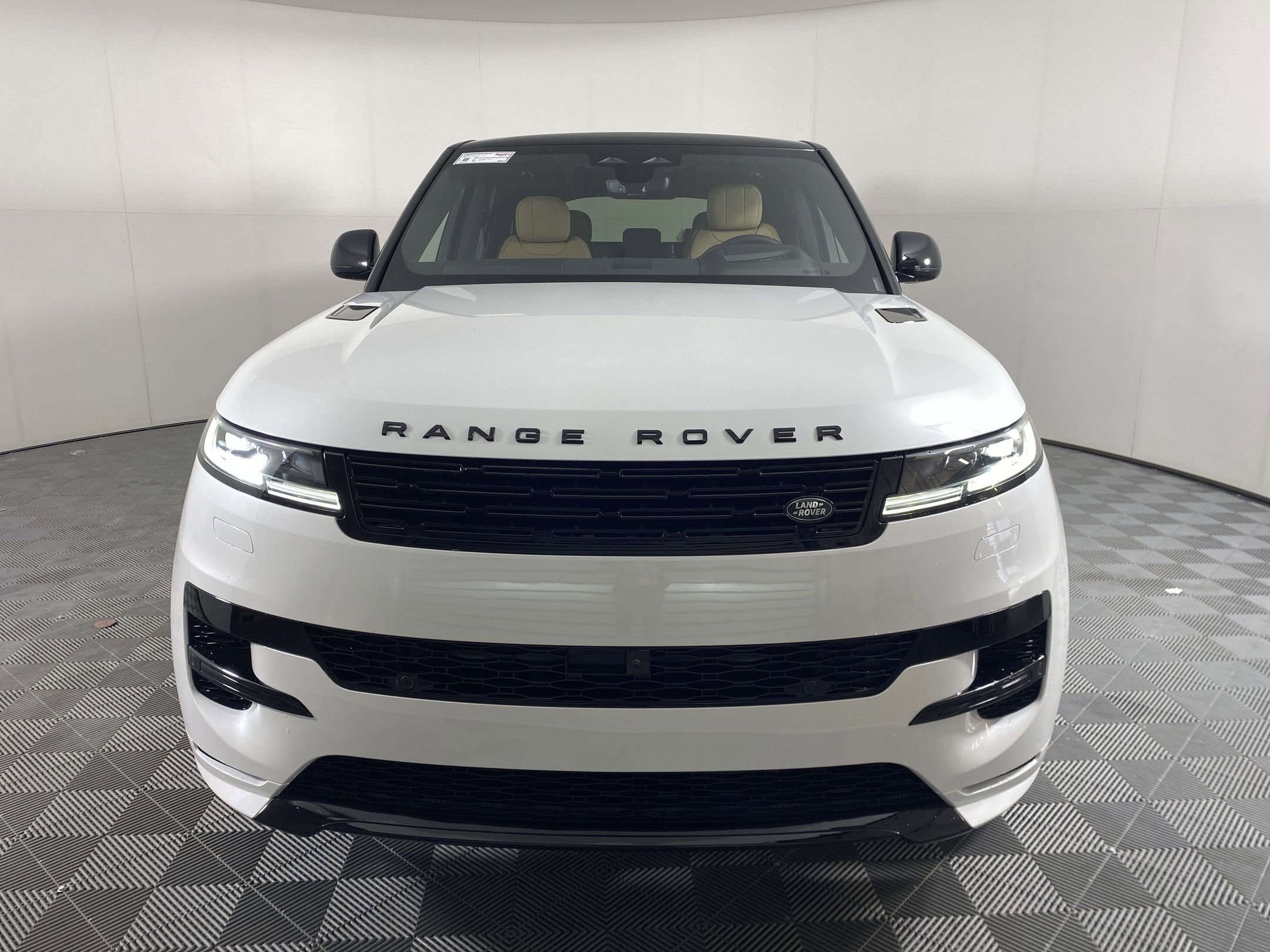 New 2025 Land Rover Range Rover Sport Dynamic SE image 4