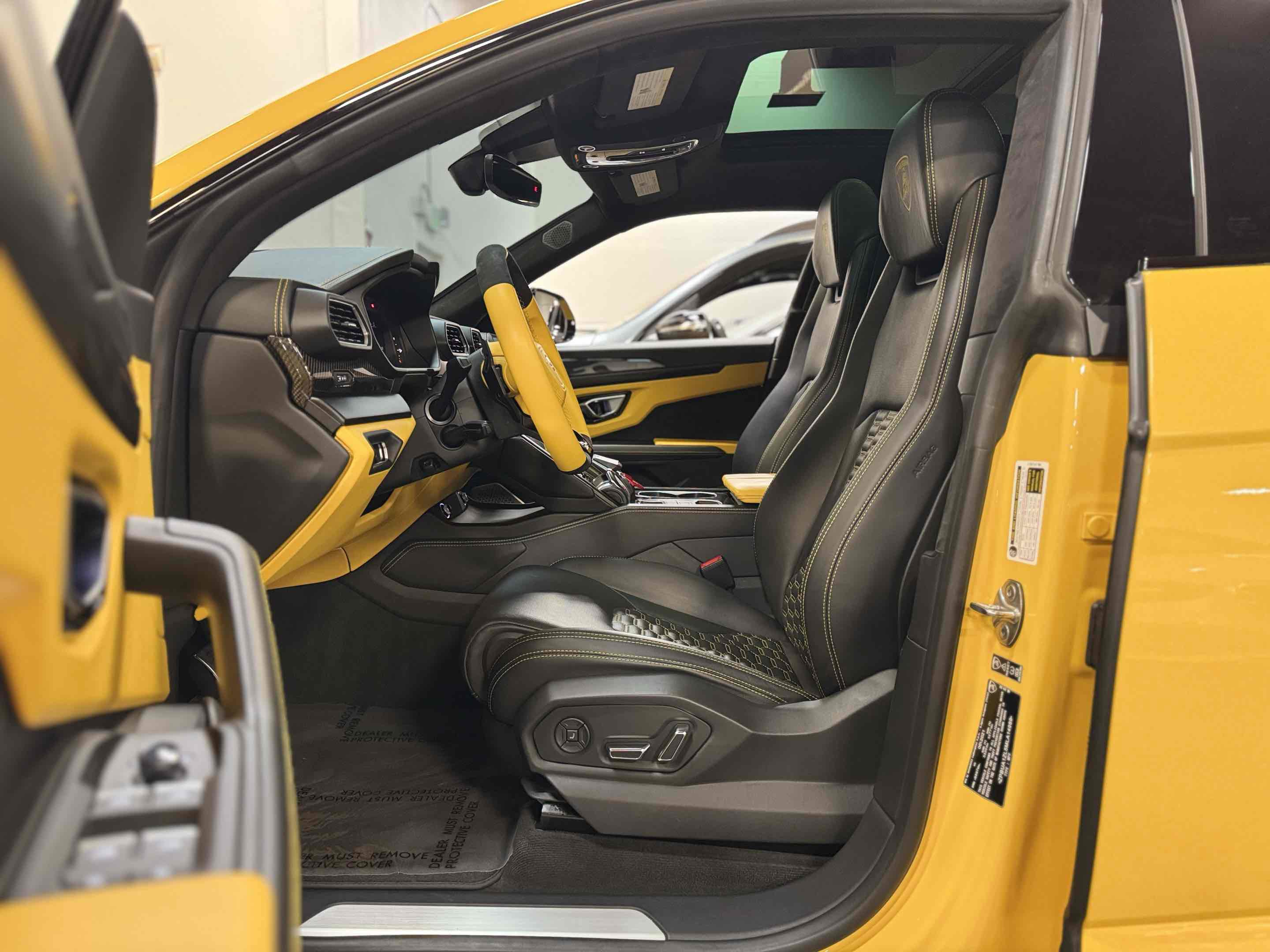 Used 2021 Lamborghini Urus image 35