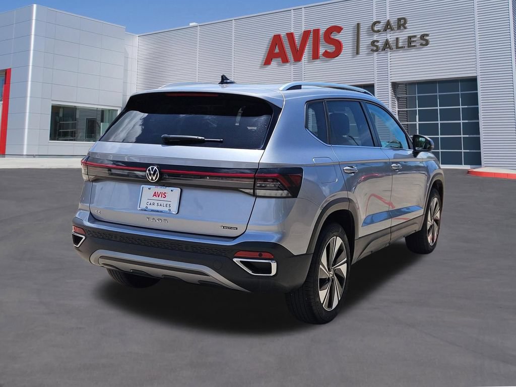 Used 2025 Volkswagen Taos SE AWD/4WD image 6