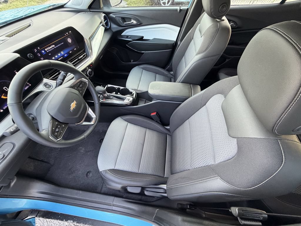 Used 2026 Chevrolet Trax LT w/ Driver Confidence Package FWD image 16