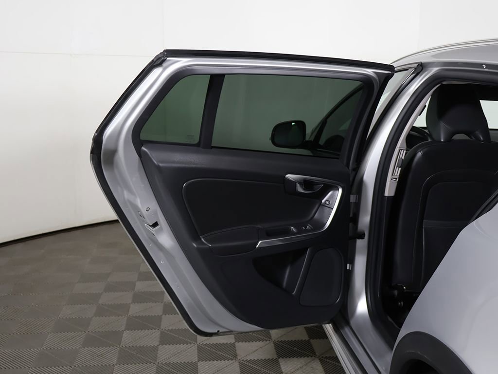 Used 2018 Volvo V60 T5 Cross Country w/ Convenience Package image 22