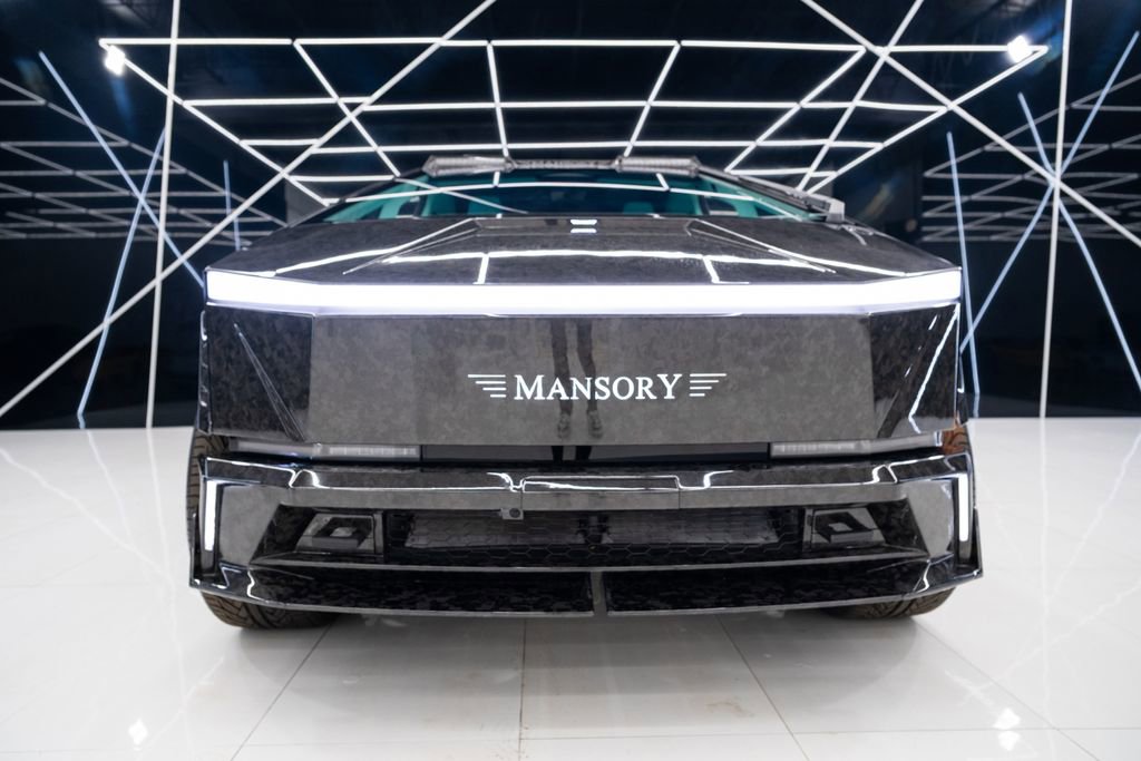 Used 2025 Tesla Cybertruck AWD Crew Cab image 7