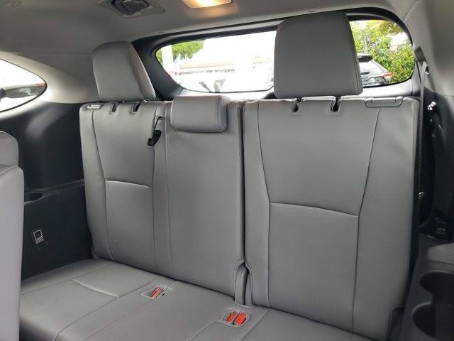 Used 2025 Toyota Highlander XLE FWD image 21