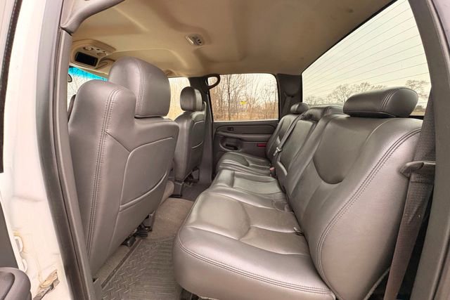 Used 2006 Chevrolet Silverado 2500 LT AWD/4WD image 21