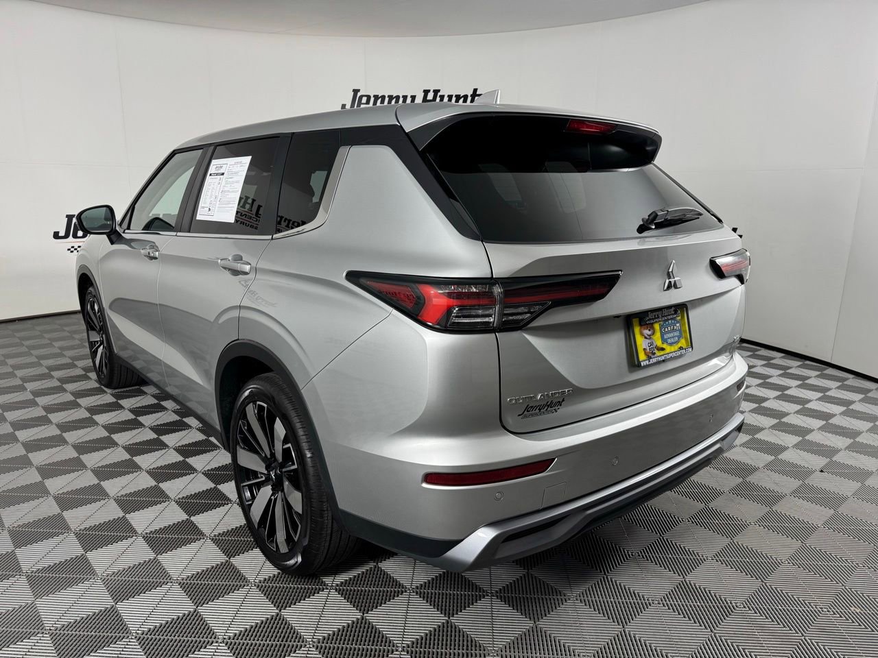 Used 2025 Mitsubishi Outlander SE FWD image 8
