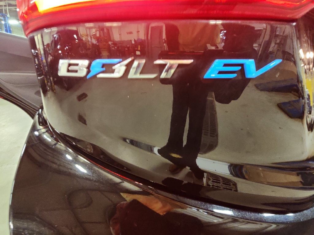Used 2017 Chevrolet Bolt LT FWD image 33
