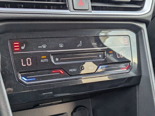 Certified 2025 Volkswagen Taos SE image 23