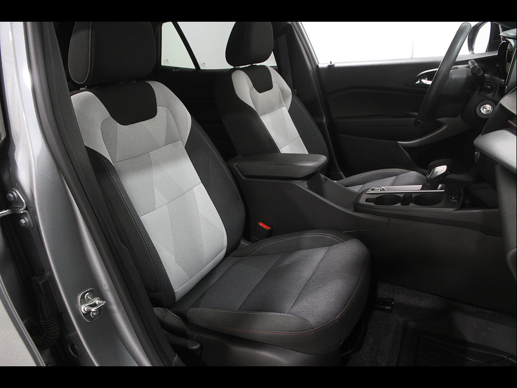 Certified 2024 Chevrolet Trax RS w/ Sunroof Package FWD image 16
