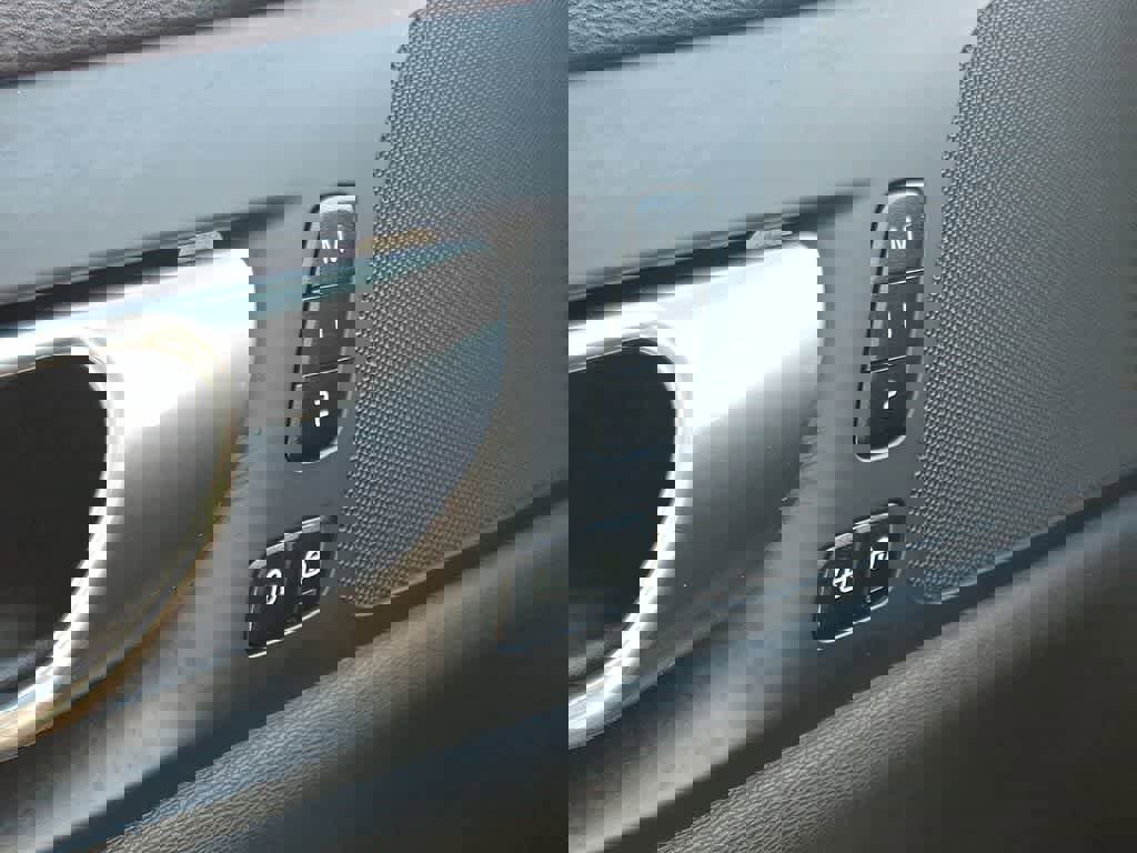 Used 2024 Volvo S60 B5 Core image 25