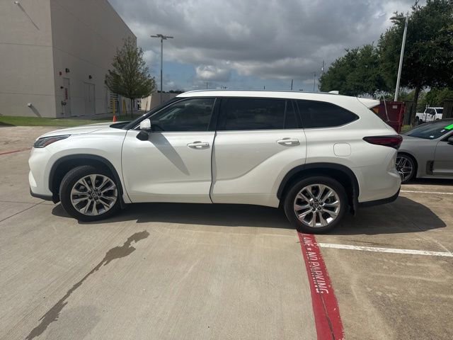 Used 2021 Toyota Highlander Limited FWD image 6
