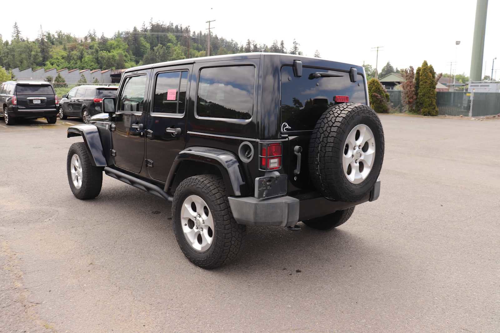 Used 2015 Jeep Wrangler Unlimited Sahara AWD/4WD image 7