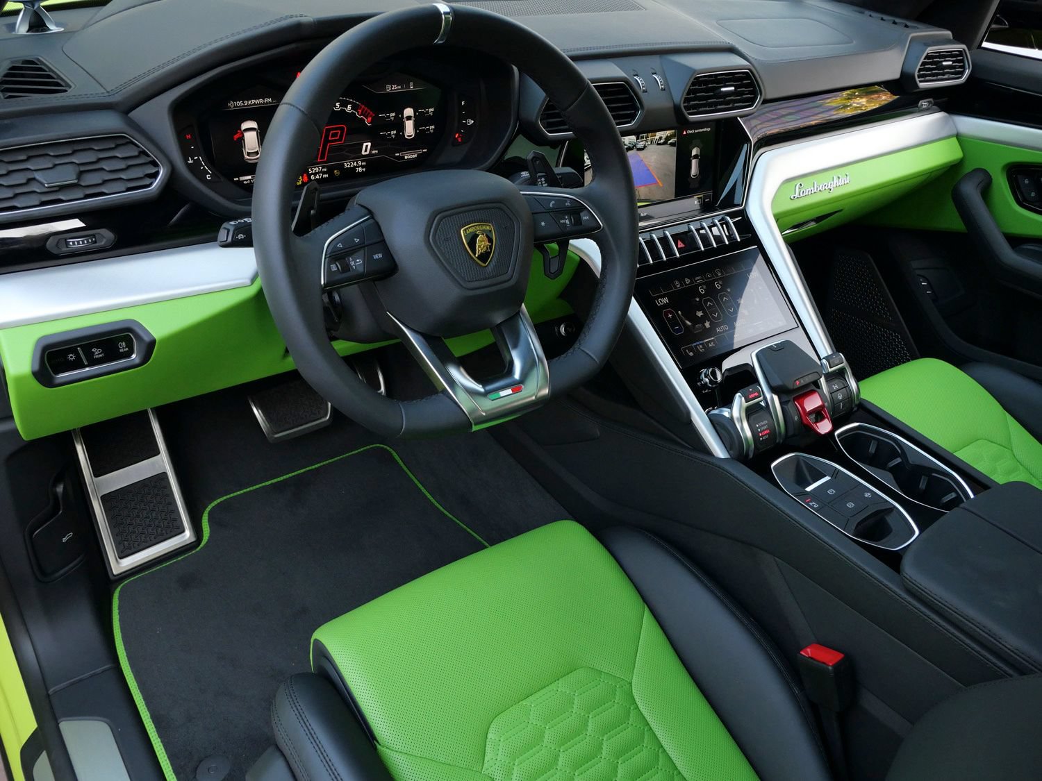Used 2022 Lamborghini Urus AWD/4WD image 20