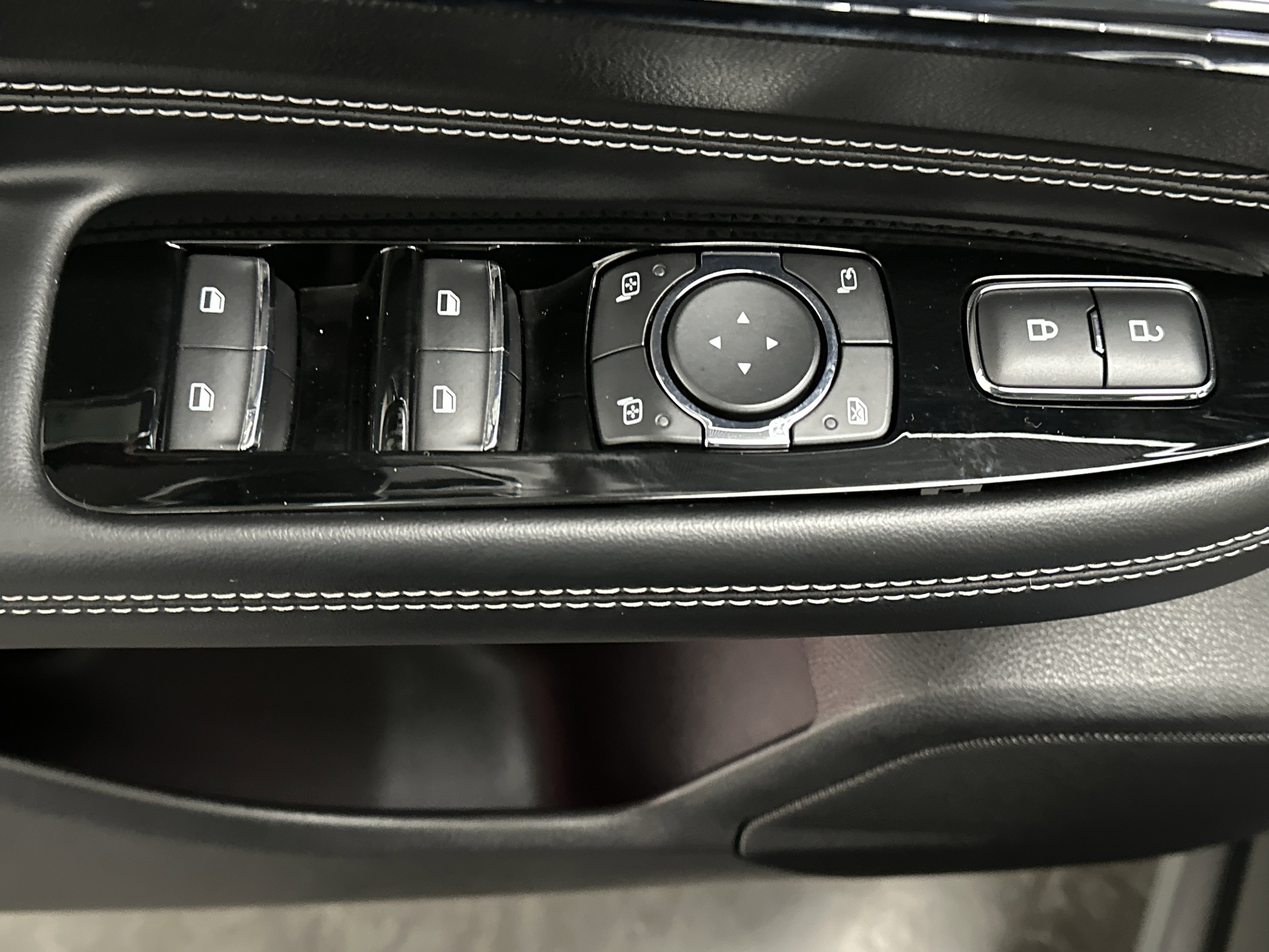 Used 2021 Lincoln Corsair Reserve w/ Equipment Group 201A image 21