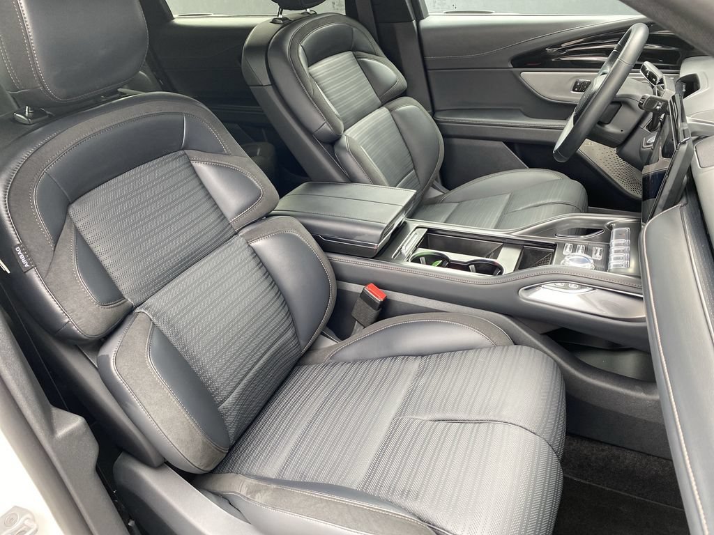 Used 2025 Lincoln Nautilus Reserve AWD/4WD image 38