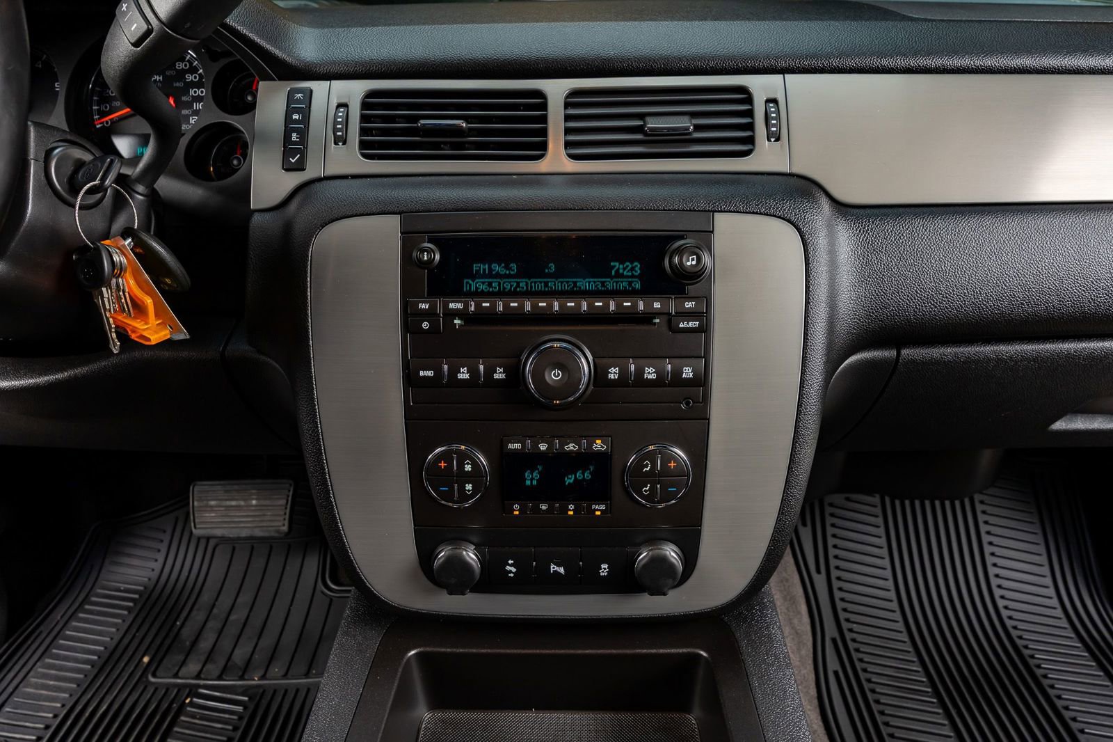 Used 2014 Chevrolet Silverado 2500 LTZ w/ LTZ Plus Package image 22