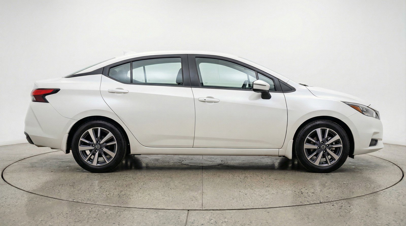 Used 2025 Nissan Versa SV image 11