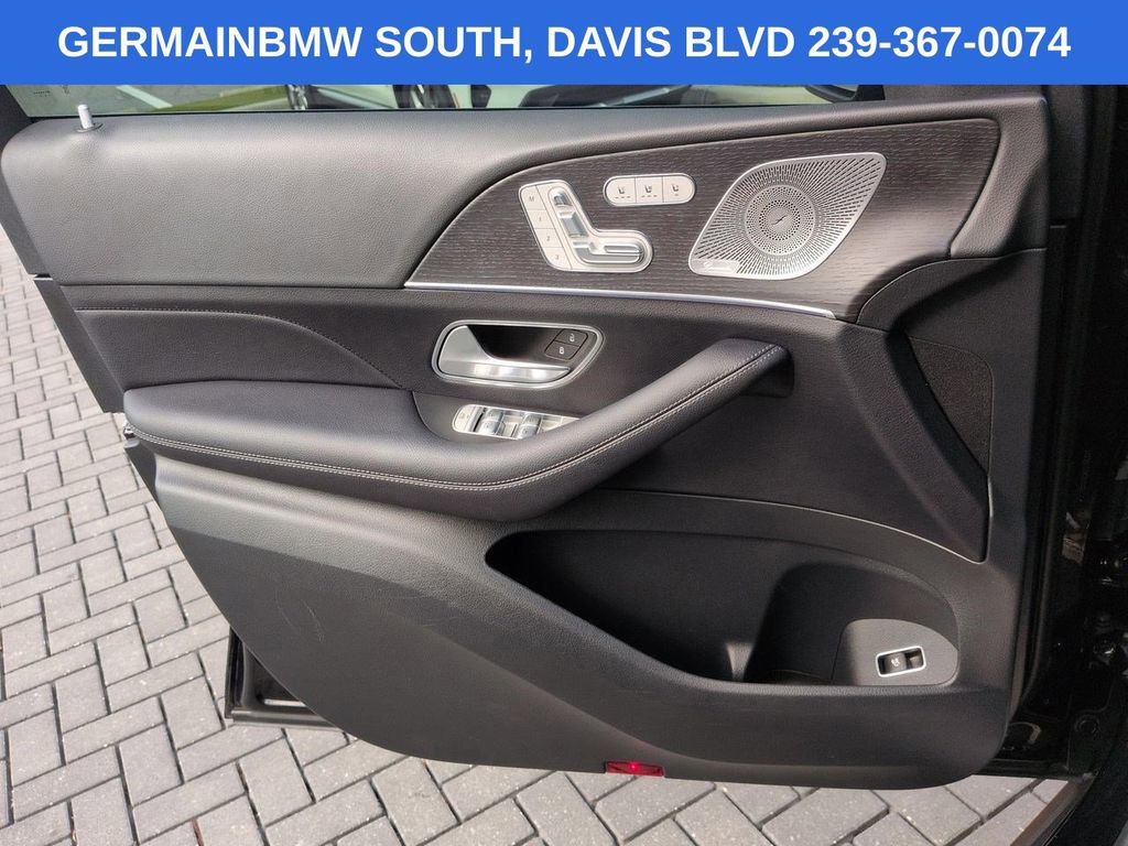 Used 2025 Mercedes-Benz GLS 450 4MATIC image 32