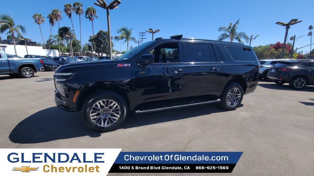 Used 2025 Chevrolet Suburban Z71 AWD/4WD image 5