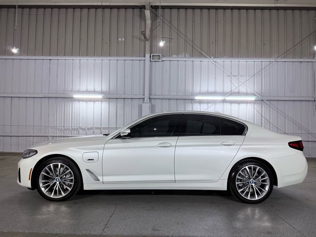 Used 2023 BMW 530e xDrive w/ Premium Package image 14