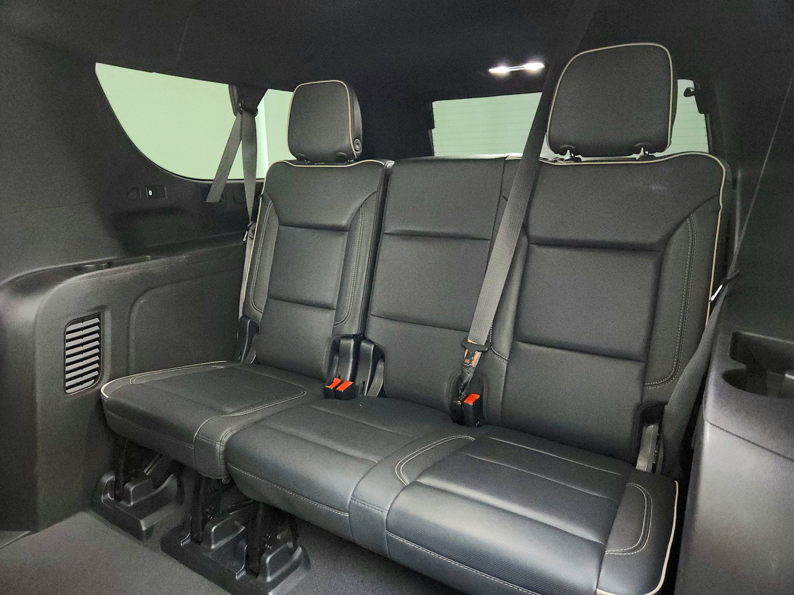 Used 2023 Chevrolet Suburban Premier RWD image 26