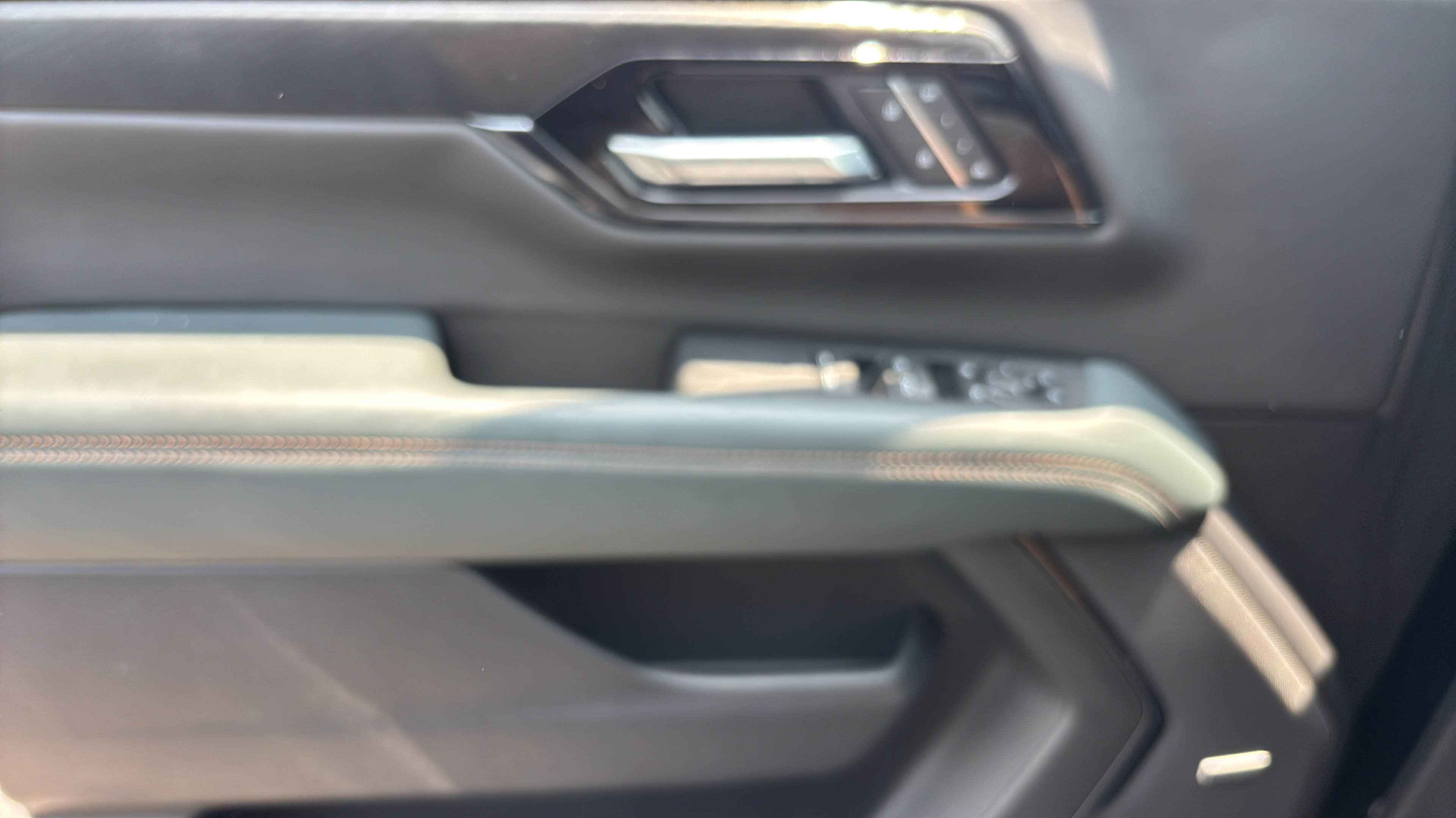 Used 2025 GMC Yukon XL AT4 AWD/4WD image 20