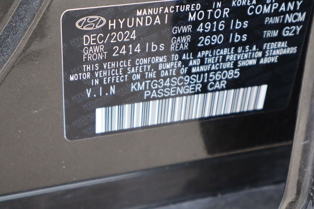 Used 2025 Genesis G70 2.5T AWD/4WD image 27