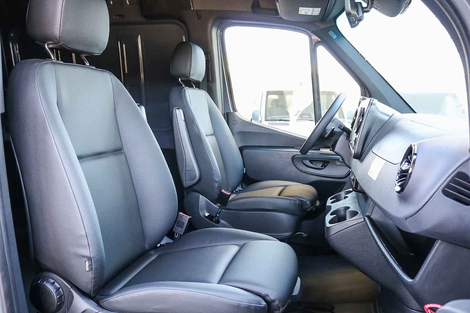 Used 2024 Mercedes-Benz Sprinter 2500 image 16