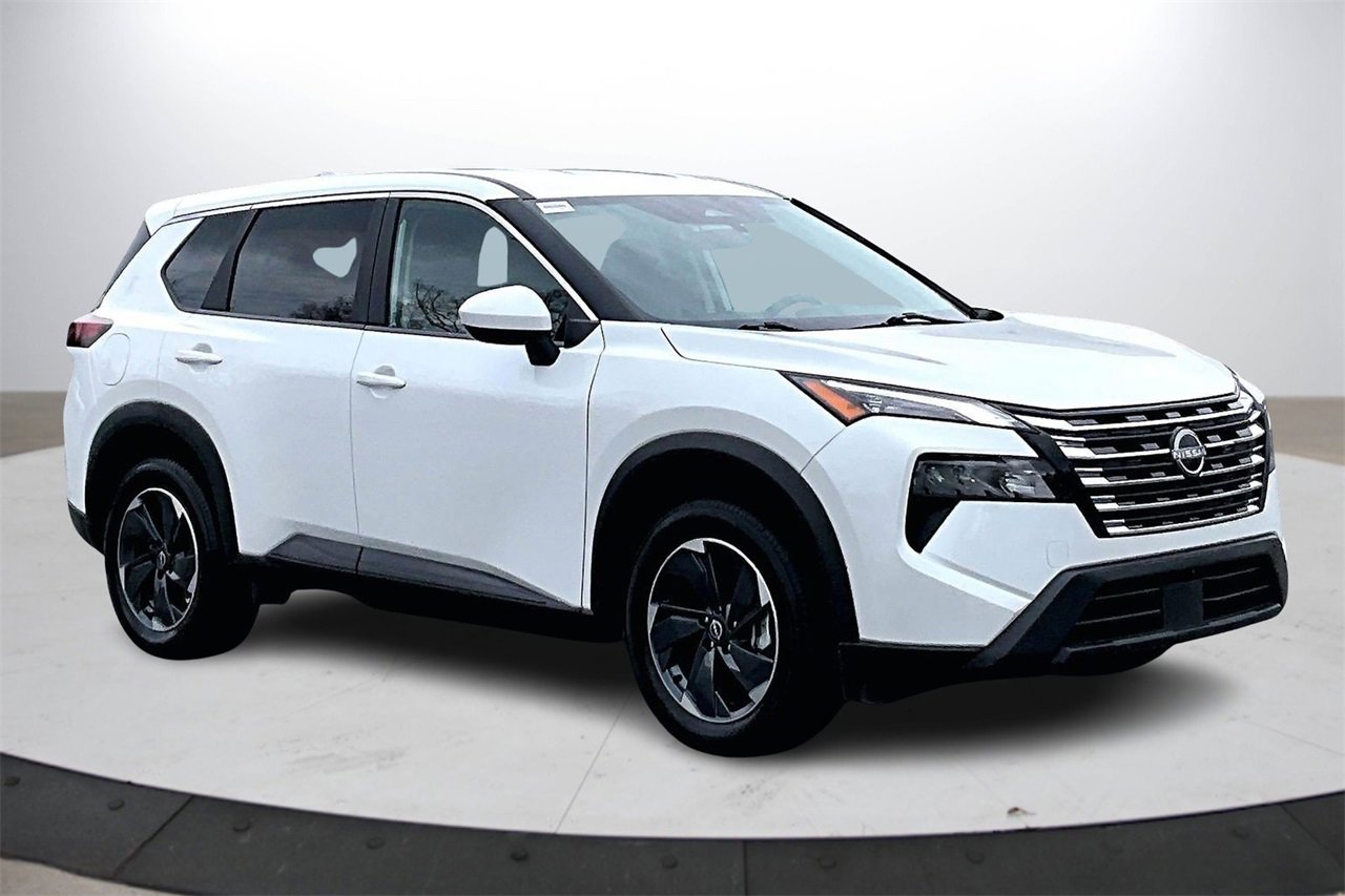 Used 2024 Nissan Rogue SV image 2