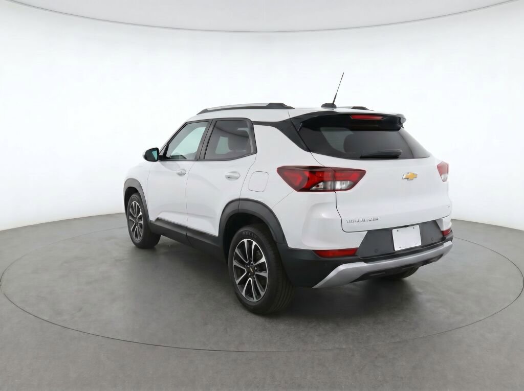 Used 2024 Chevrolet TrailBlazer LT FWD image 3