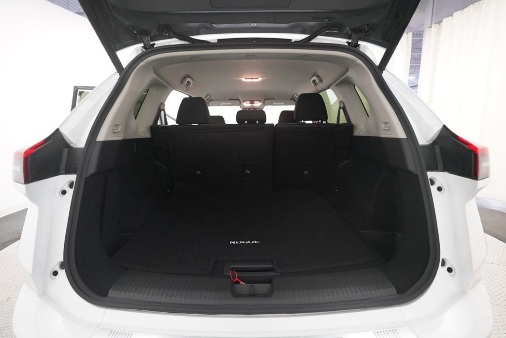 Used 2026 Nissan Rogue SV image 10