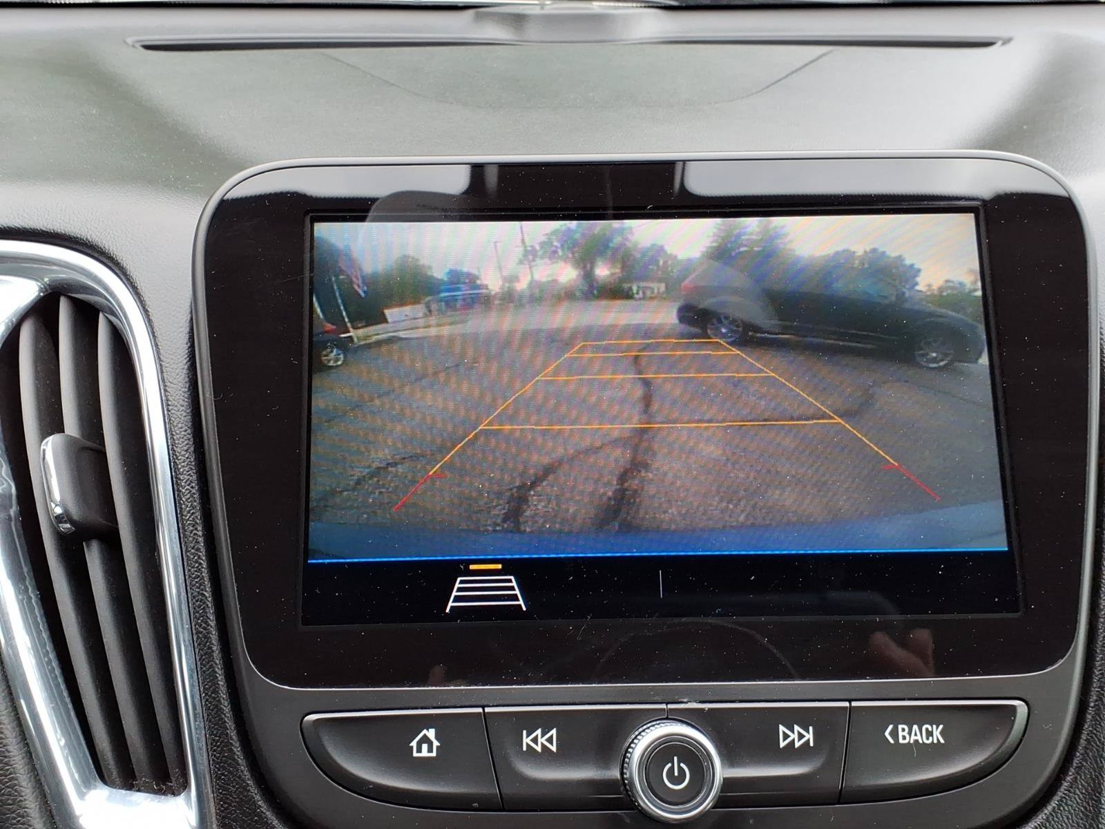 Used 2019 Chevrolet Malibu LT w/ Leather Package FWD image 11