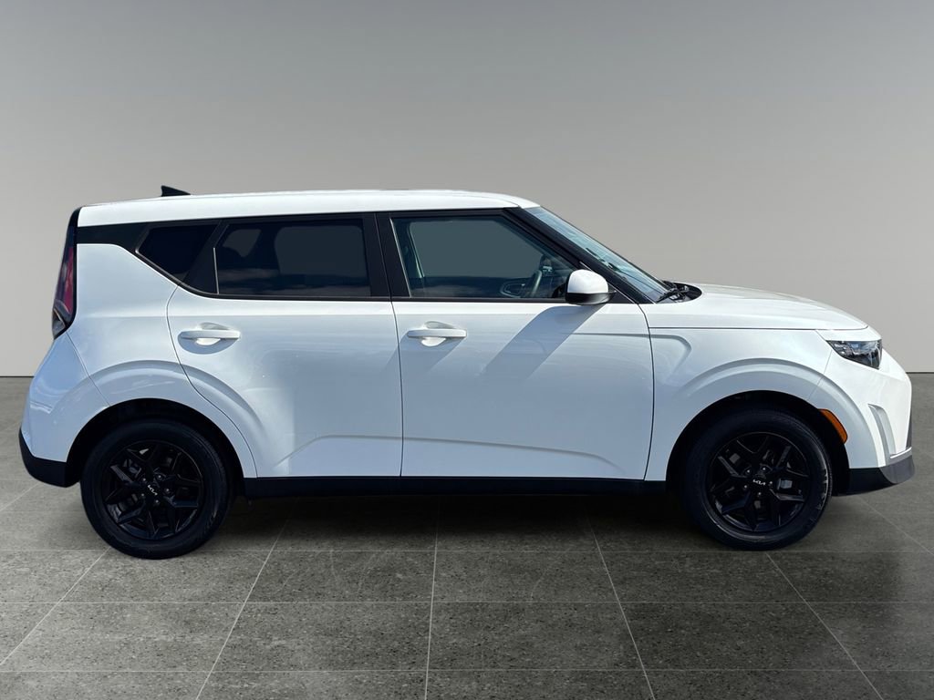 Used 2025 Kia Soul LX FWD image 8