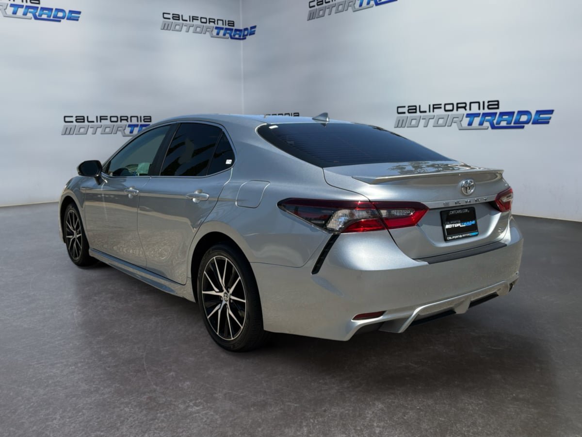 Used 2024 Toyota Camry SE FWD image 7