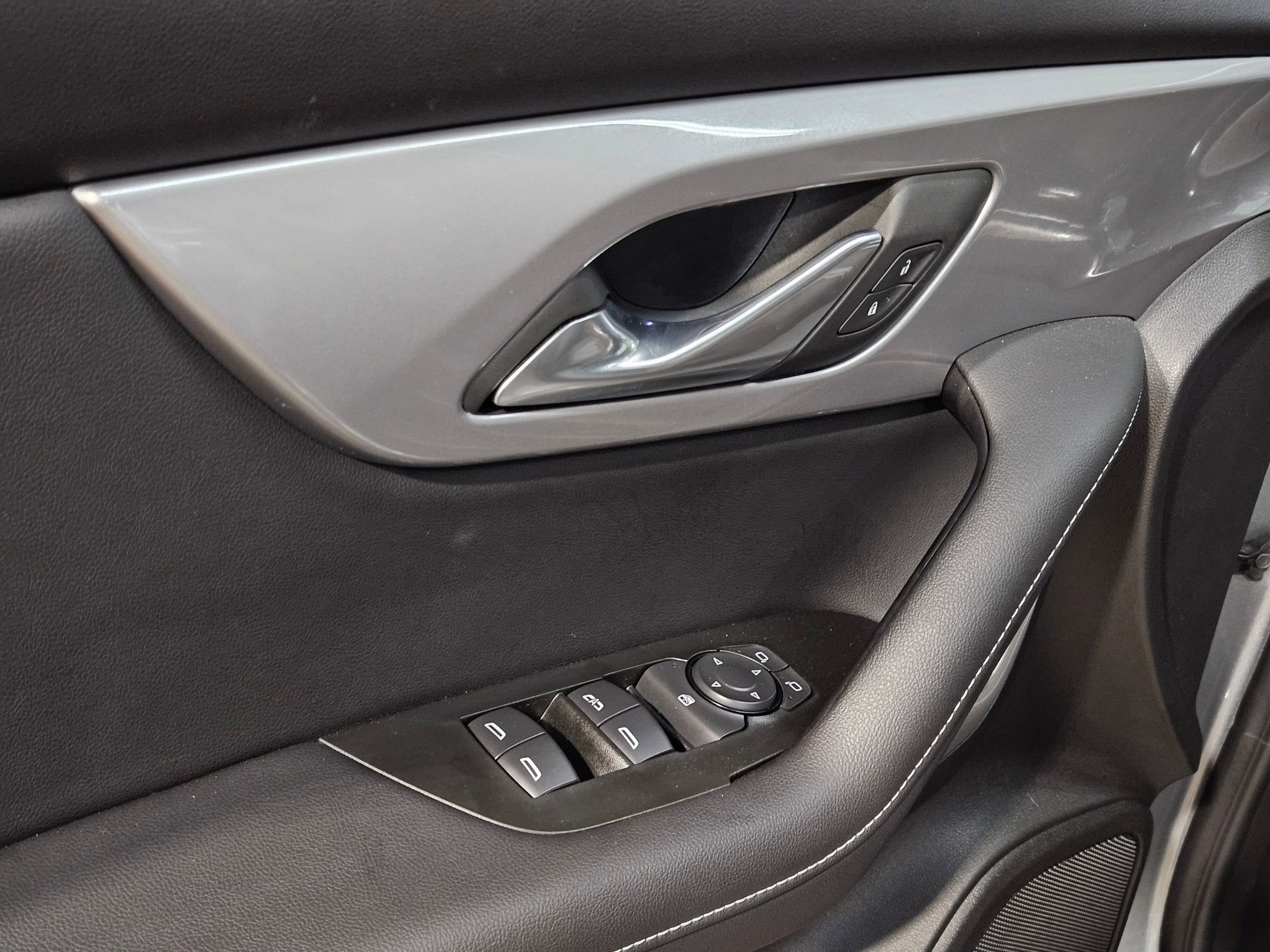 Used 2025 Chevrolet Blazer LT image 21