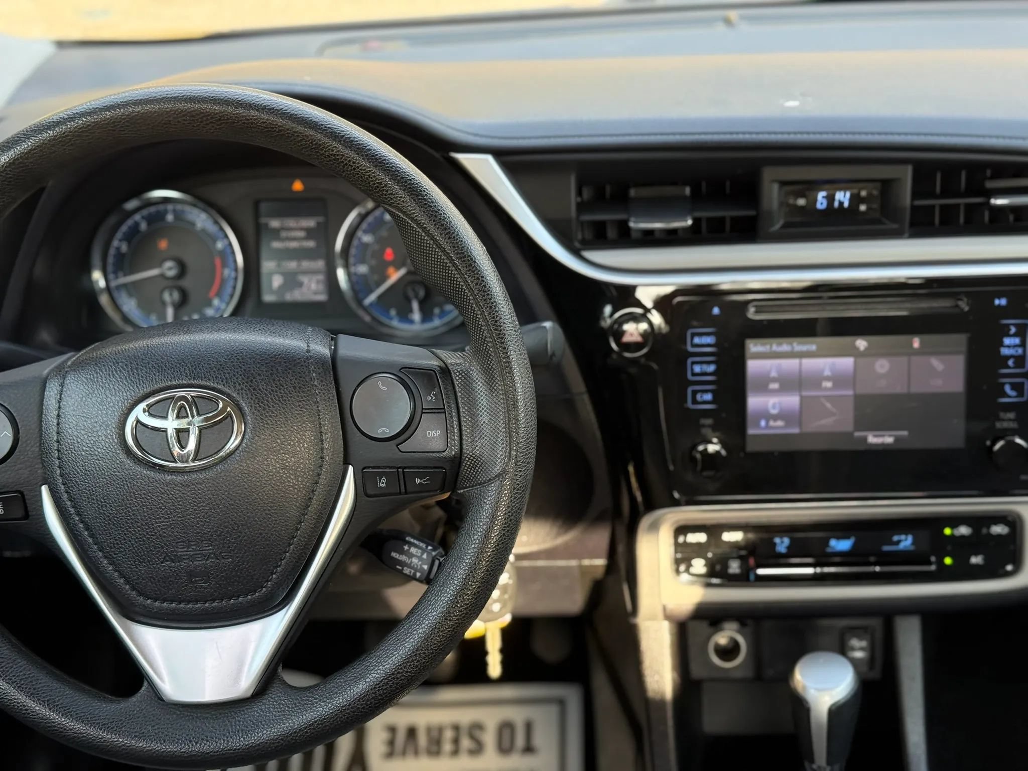 Used 2018 Toyota Corolla LE FWD image 18