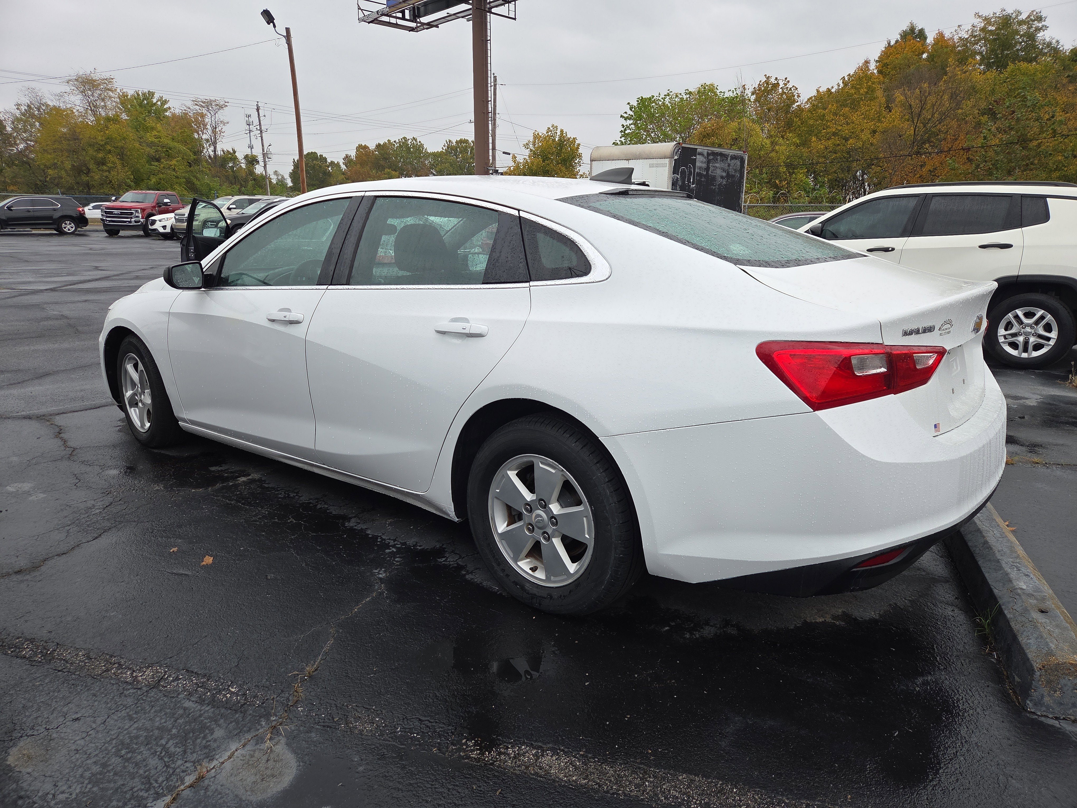 Used 2018 Chevrolet Malibu LS FWD image 3