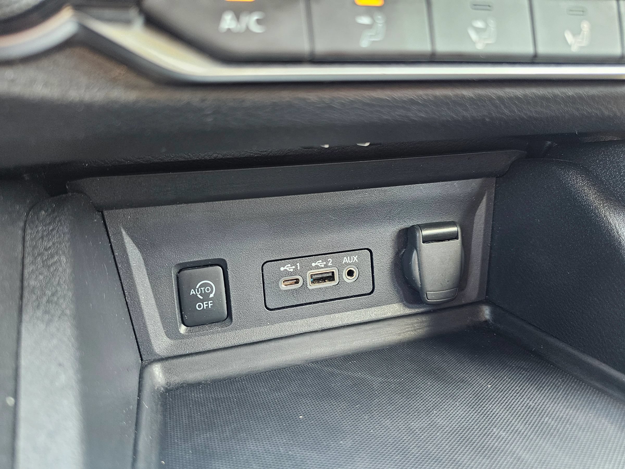 Used 2024 Nissan Sentra SV FWD image 27