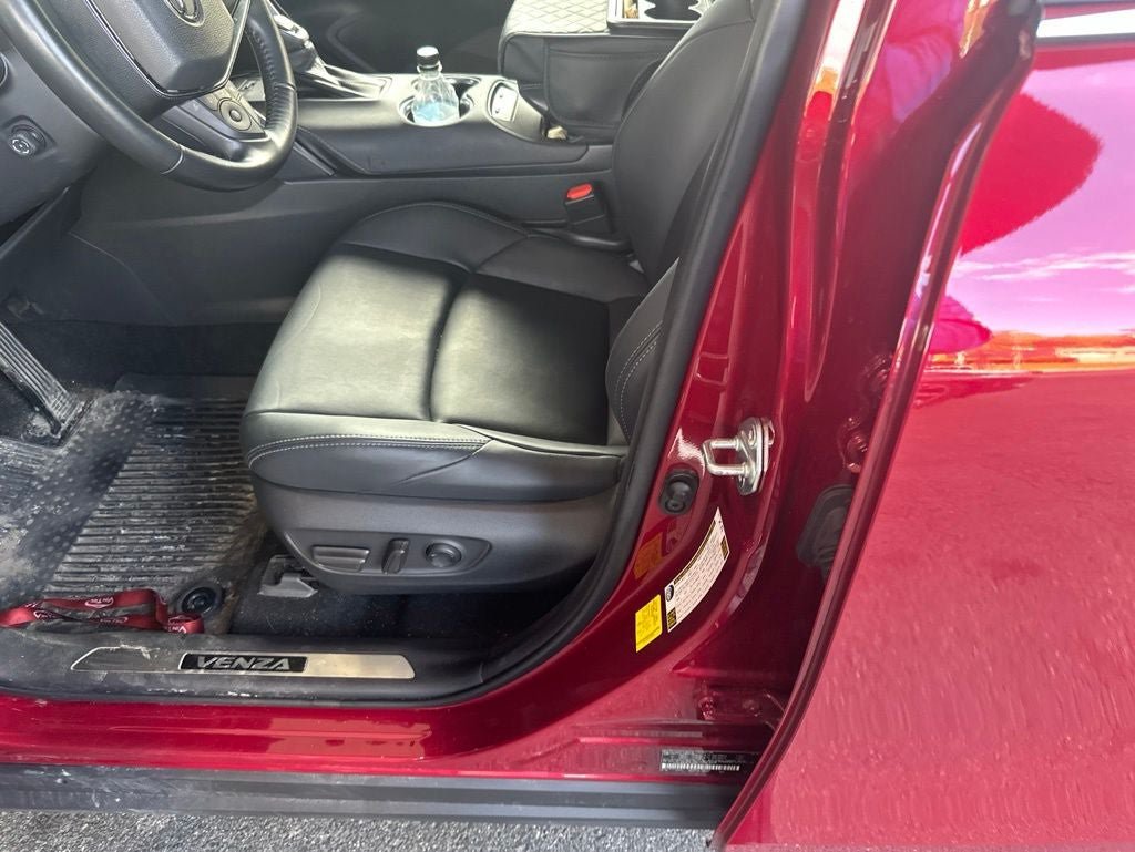 Used 2024 Toyota Venza Nightshade AWD/4WD image 10
