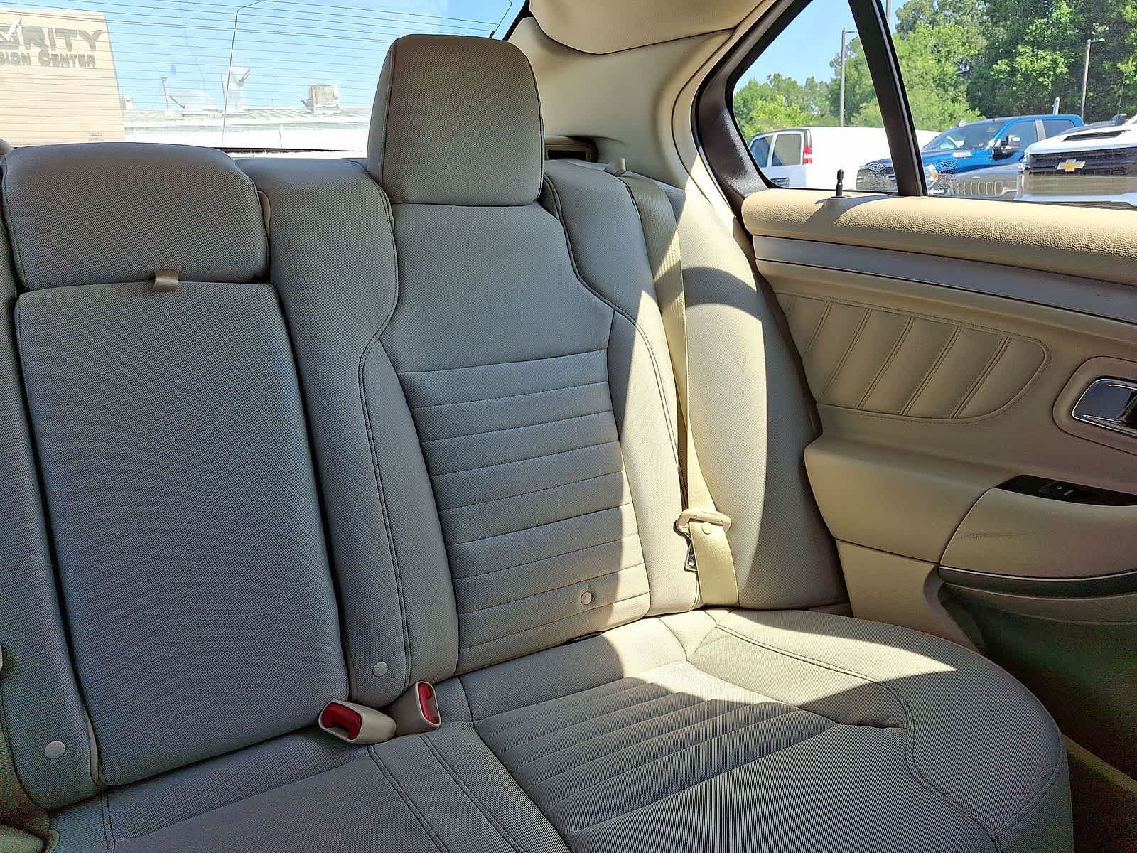 Used 2018 Ford Taurus SE FWD image 15