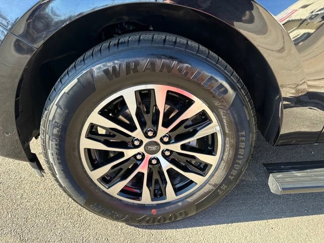 Certified 2025 Ford Expedition Platinum image 30