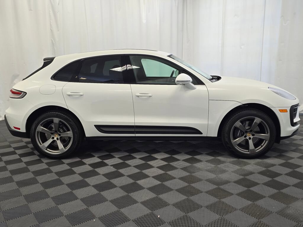 Certified 2025 Porsche Macan image 8