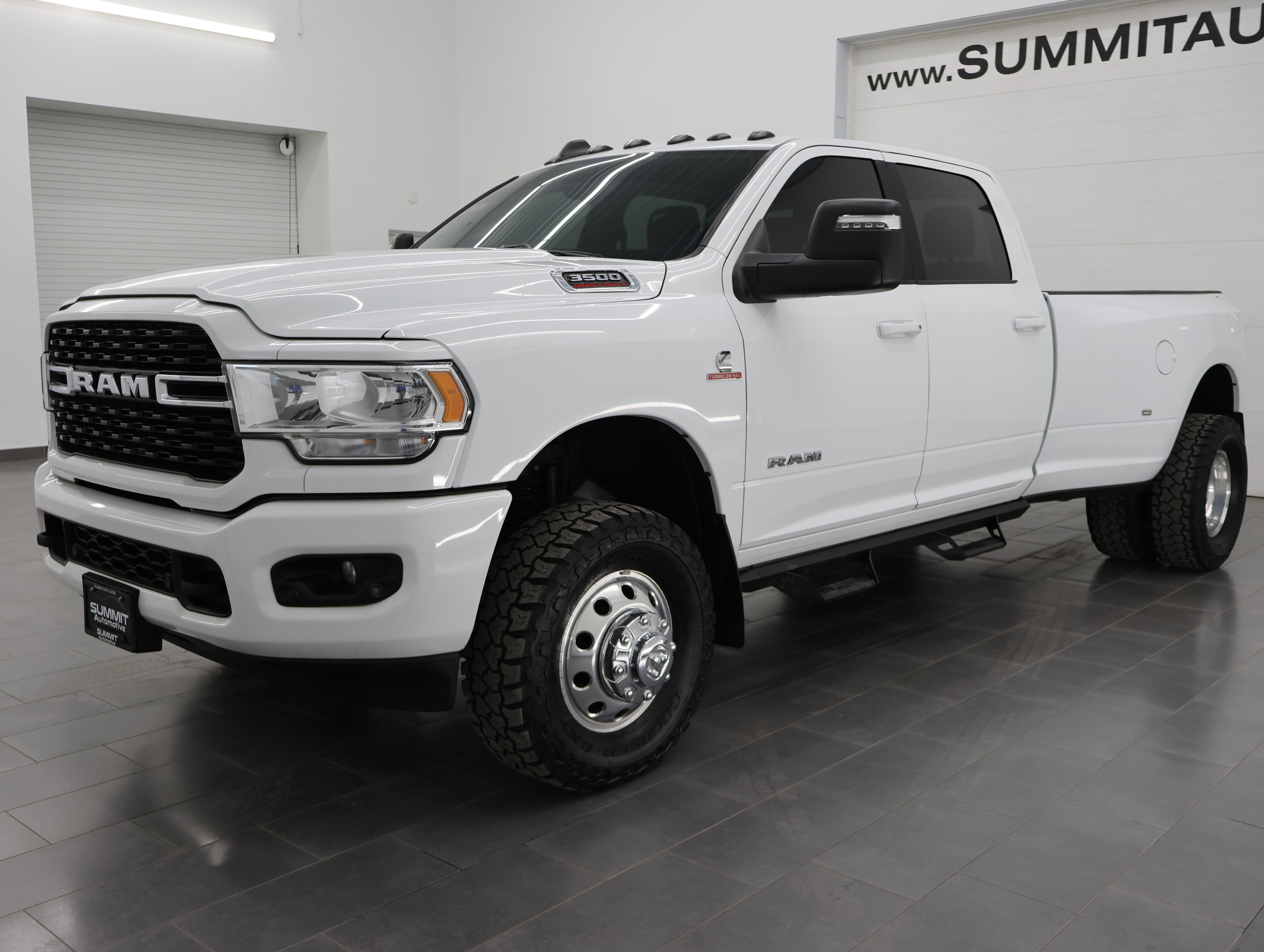 Used 2024 RAM 3500 Big Horn w/ Sport Appearance Package image 7